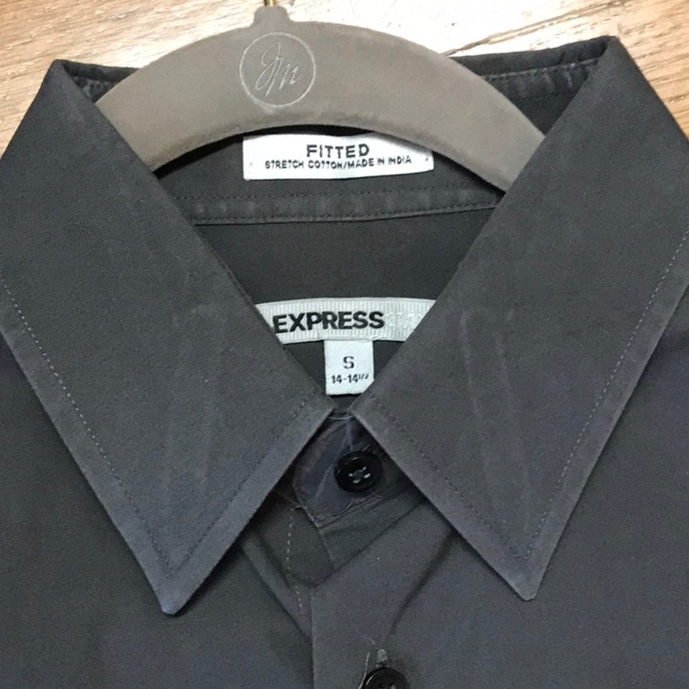 Men’s Express Button Down Shirt (S 14-14.5)